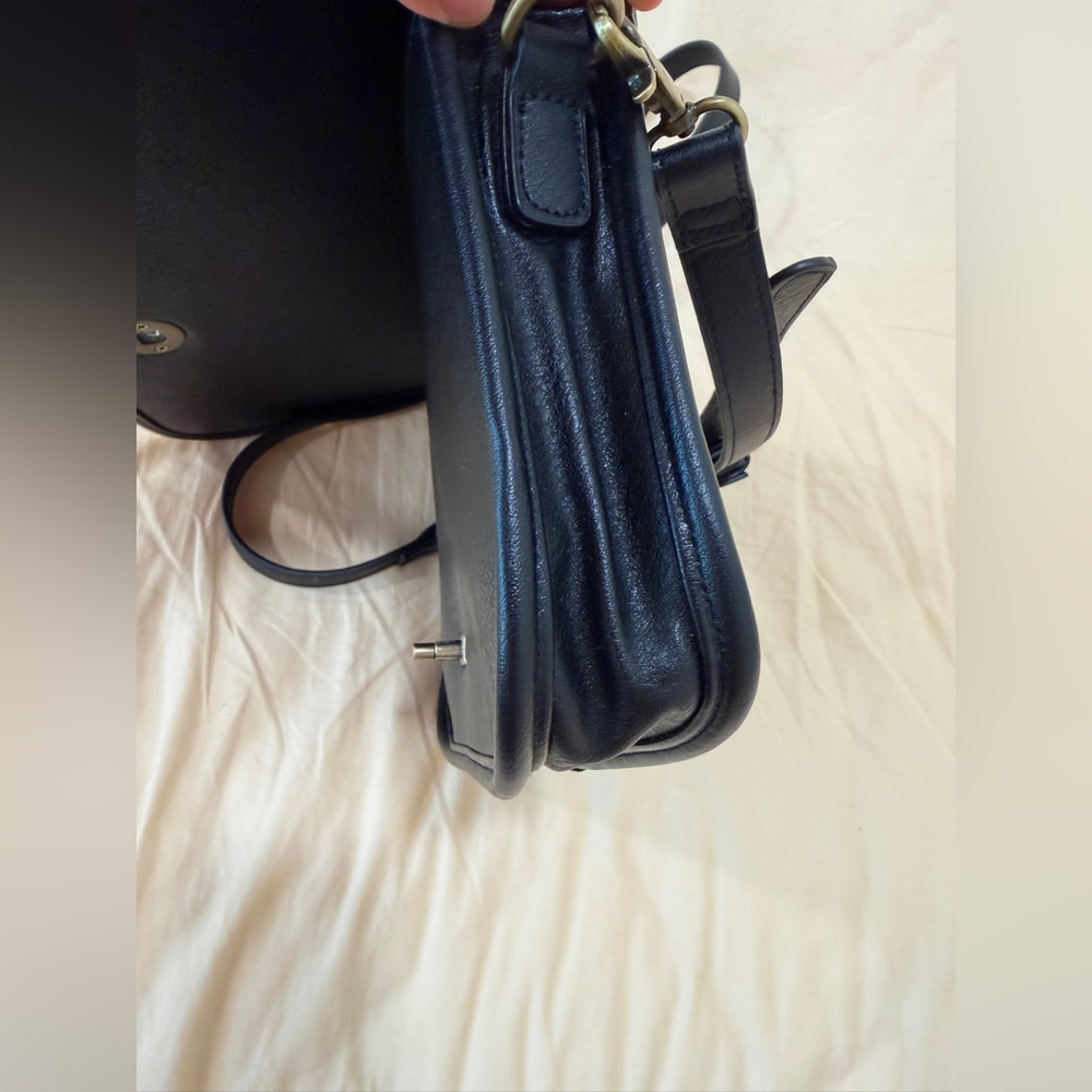 Steve Madden Black Crossbody Bag Stripe Accent Gold Hardware Shoulder Purse - Picture 5 of 7
